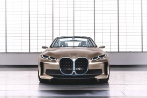 创领世界 风格独具 宝马首款纯电动四门轿跑BMW i4概念车全球首发